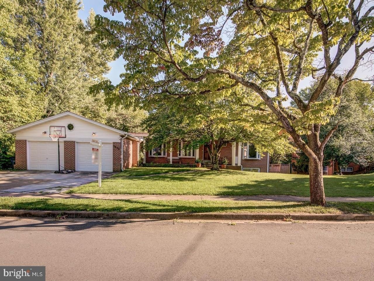 1633 Wrightson Dr - Photo 3 of 50