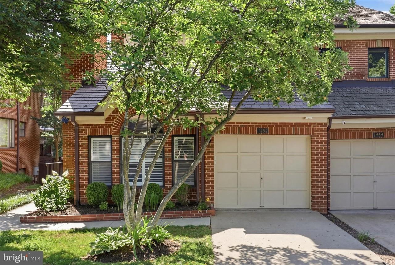 1456 Hampton Hill Cir - Photo 2 of 50