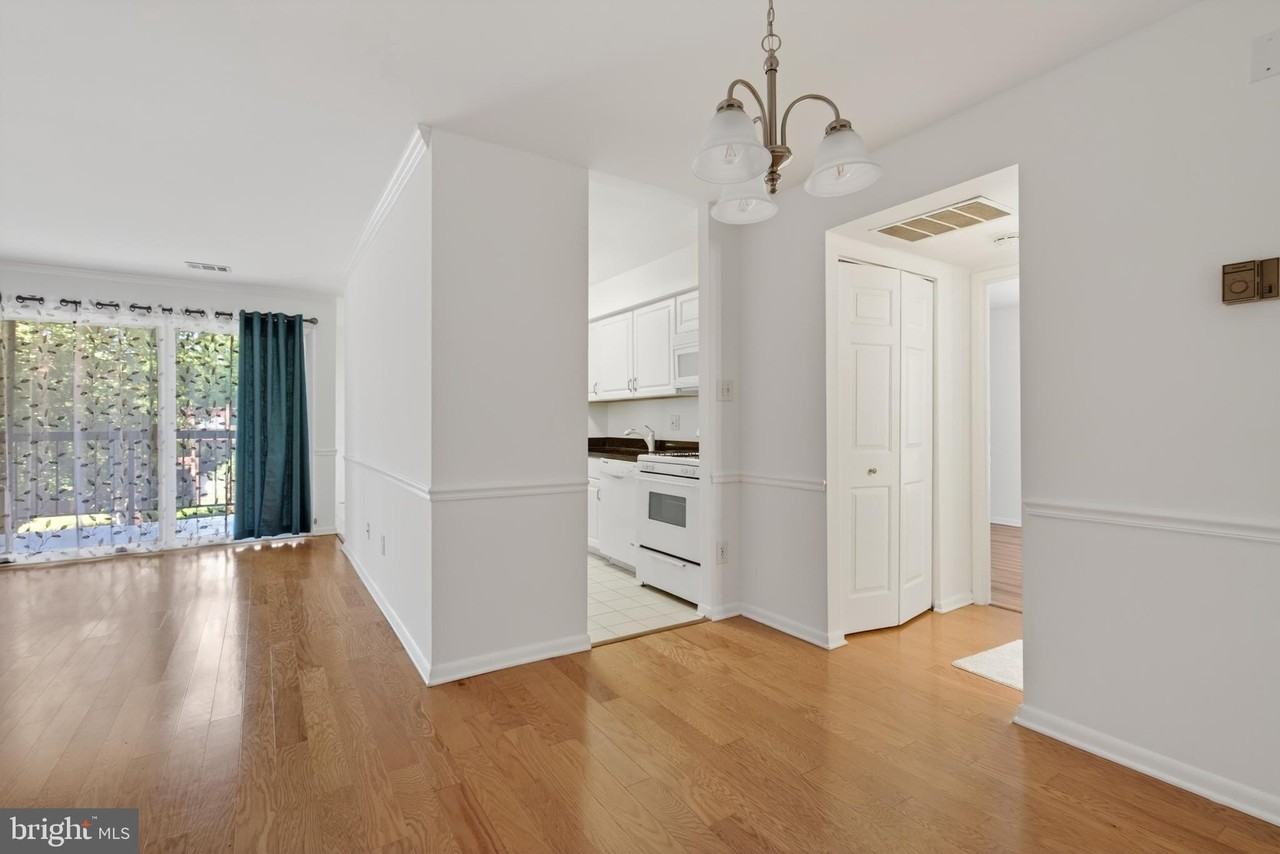11260 Chestnut Grove Sq #139 - Photo 3 of 26