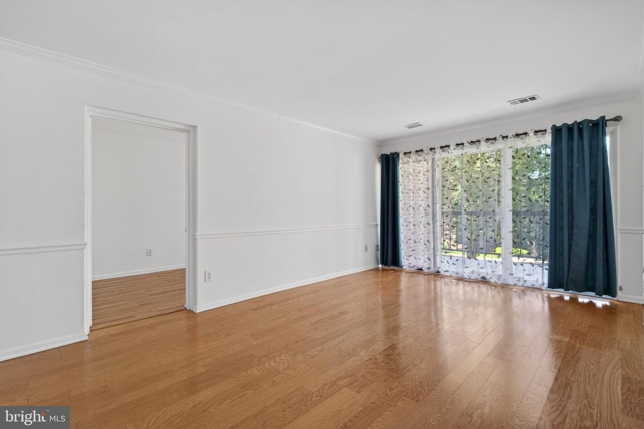 11260 Chestnut Grove Sq #139 - Photo 5 of 26