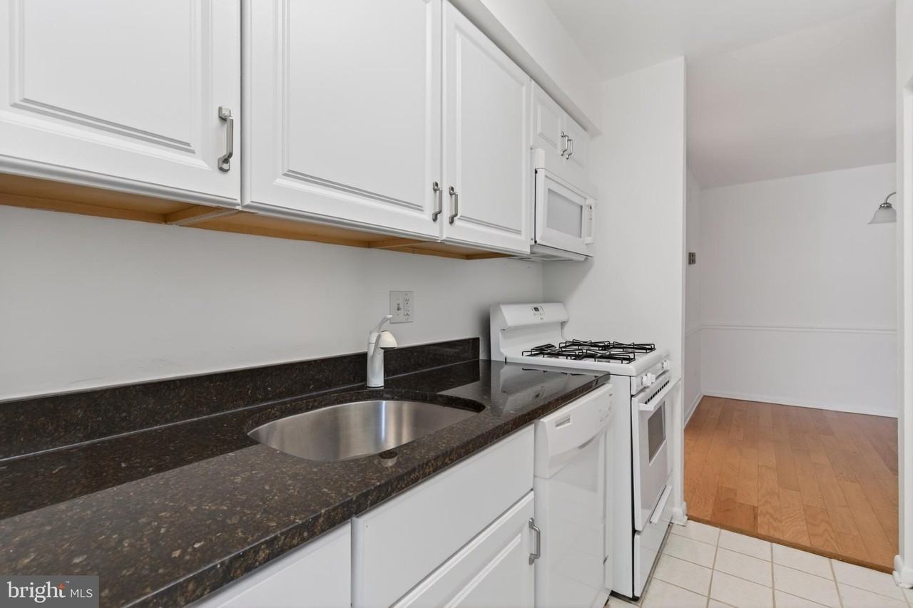 11260 Chestnut Grove Sq #139 - Photo 6 of 26
