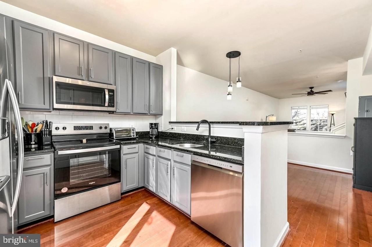 42526 Mayflower Ter - Photo 2 of 27