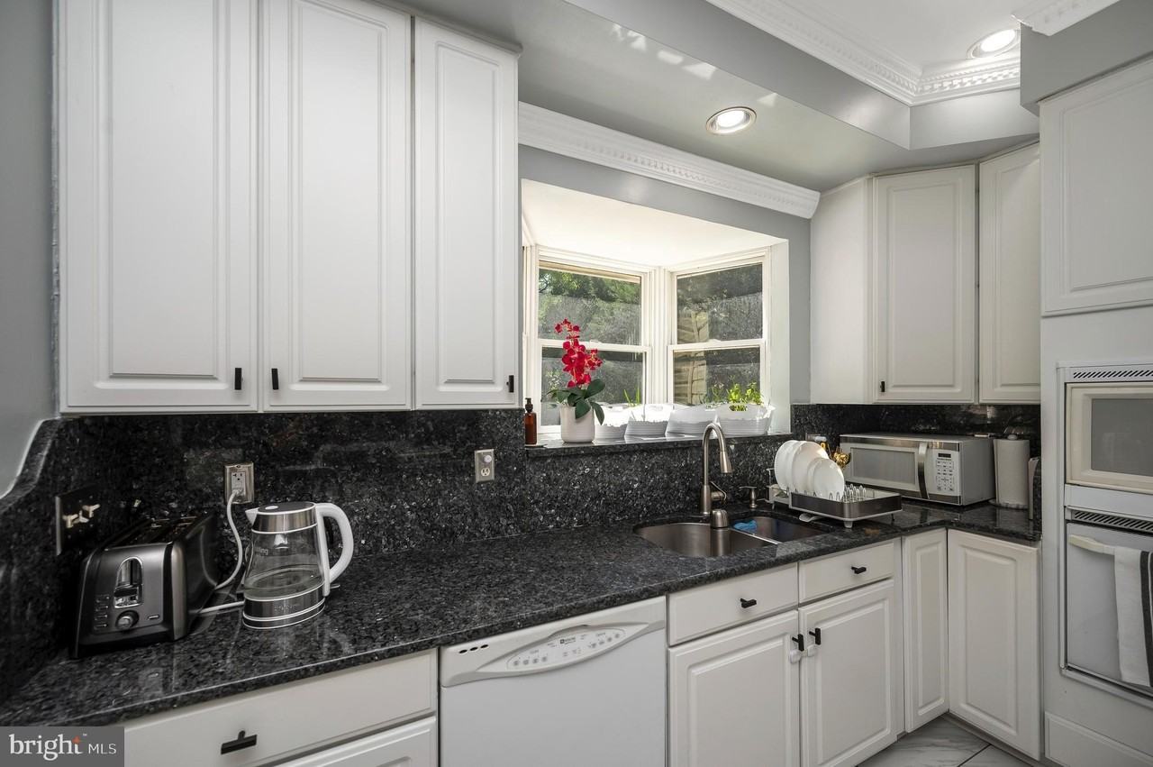 16005 Kings Mountain Rd - Photo 5 of 37