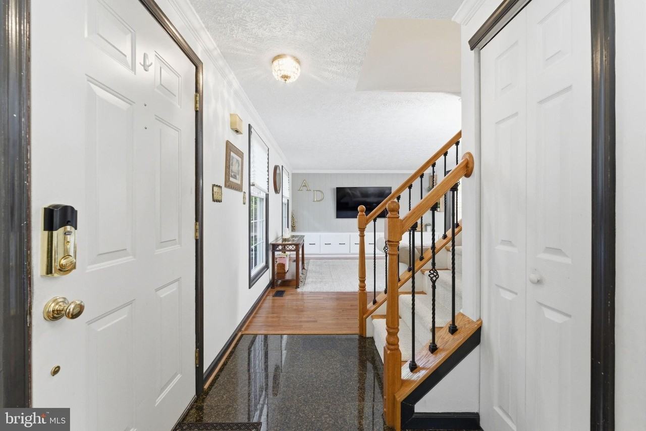 15730 Vista Dr - Photo 5 of 50