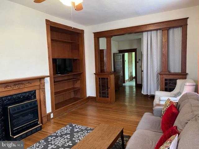 323 S Church St - Photo 3 of 10