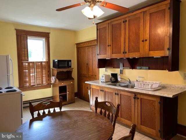 323 S Church St - Photo 4 of 10