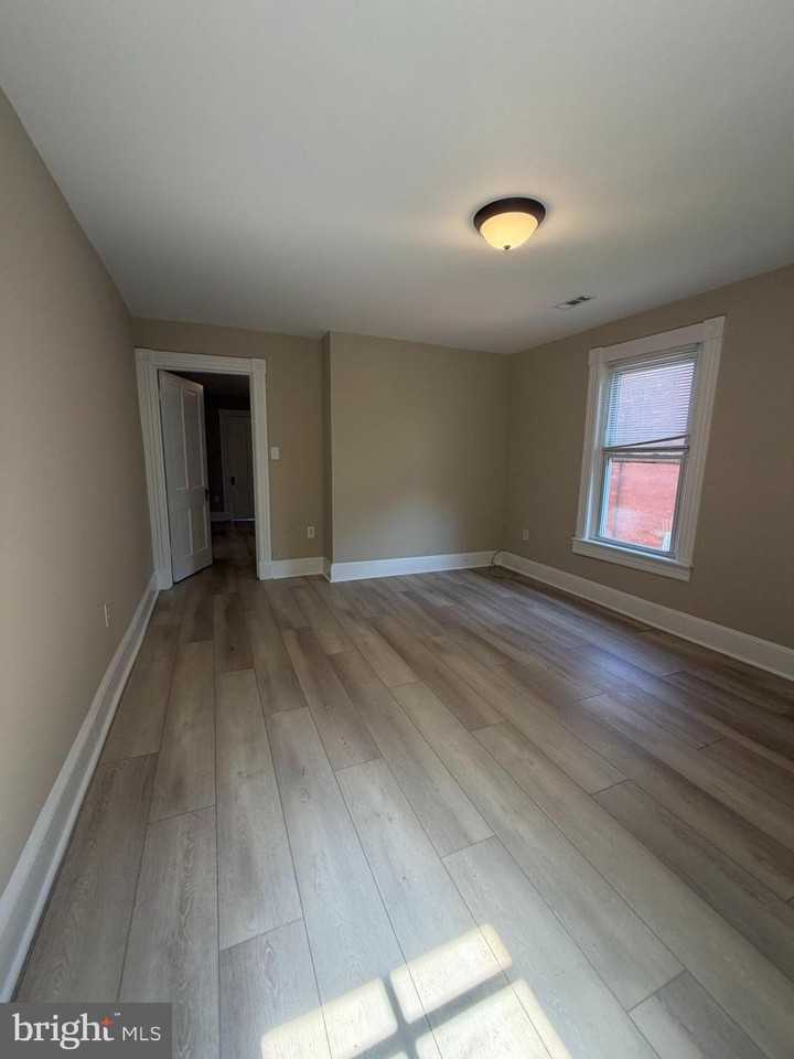 524 N Braddock St - Photo 6 of 19