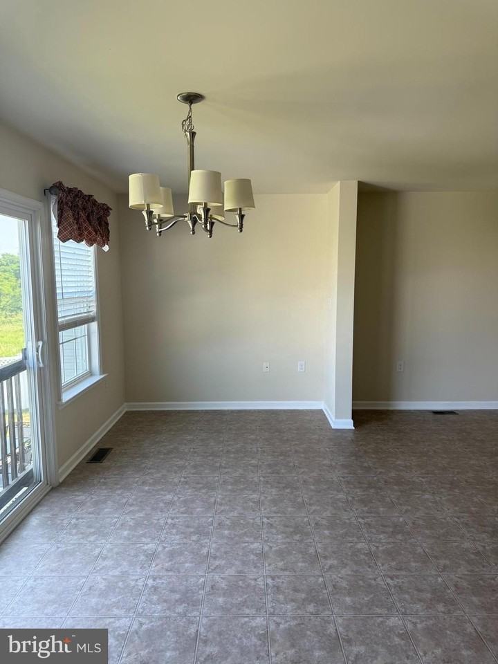 1130 Stallion St - Photo 6 of 24