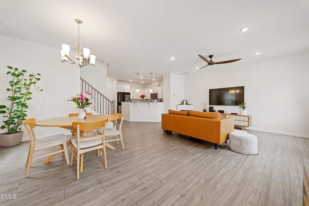 301 Ribbon Rail St - Photo 4 of 30