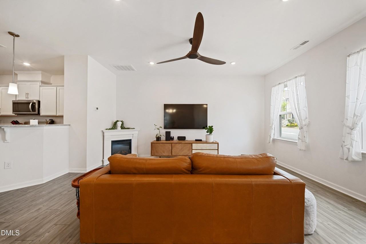 301 Ribbon Rail St - Photo 5 of 30