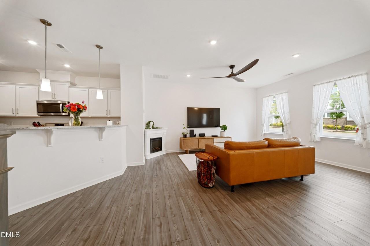 301 Ribbon Rail St - Photo 6 of 30