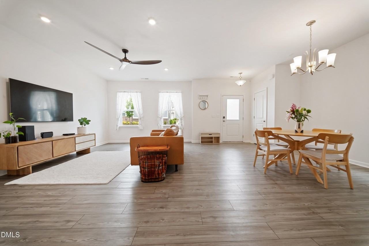 301 Ribbon Rail St - Photo 7 of 30