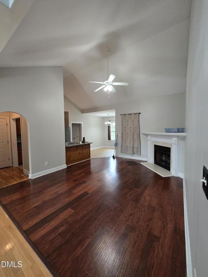 18 Castlewood Dr - Photo 3 of 12
