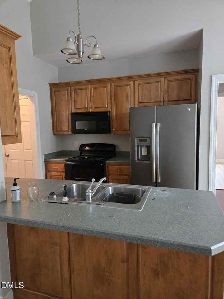 18 Castlewood Dr - Photo 4 of 12