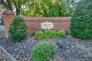 featured image of 4003 Governors Sq #2