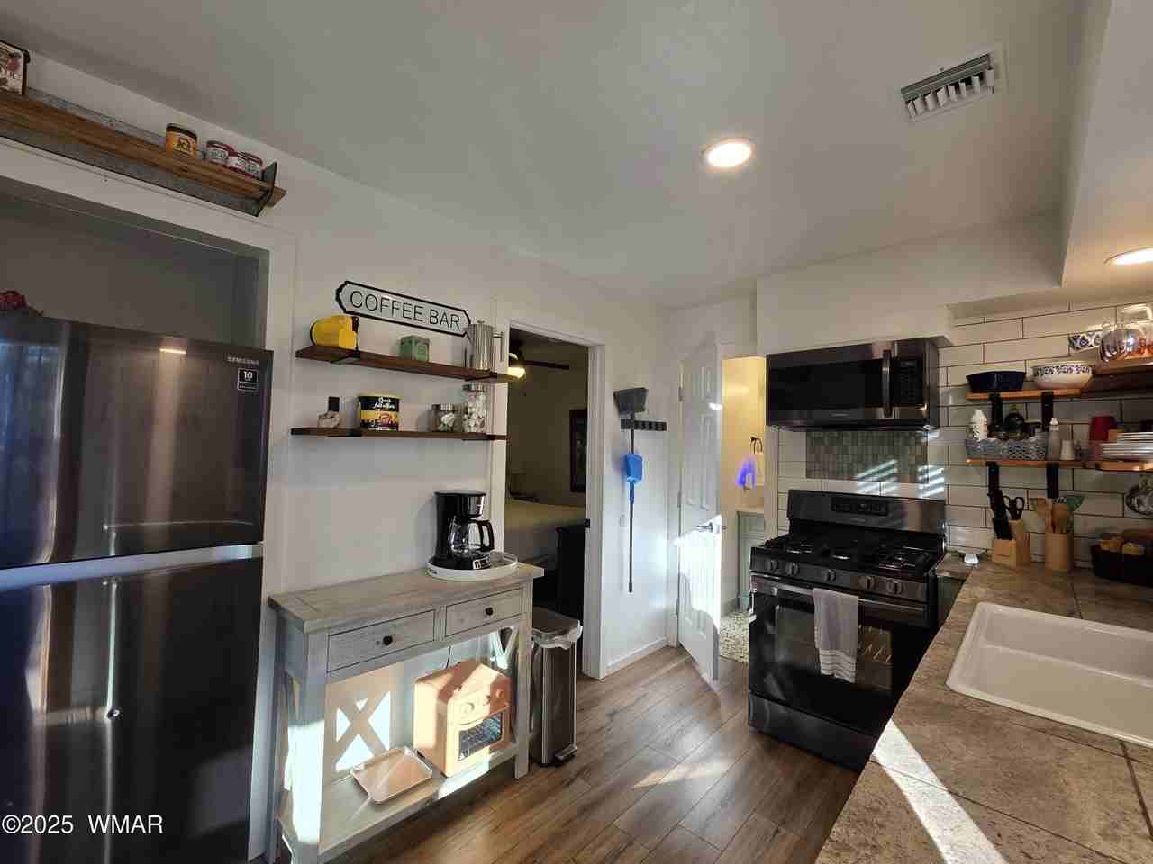 1468 W Walnut Ln - Photo 6 of 27