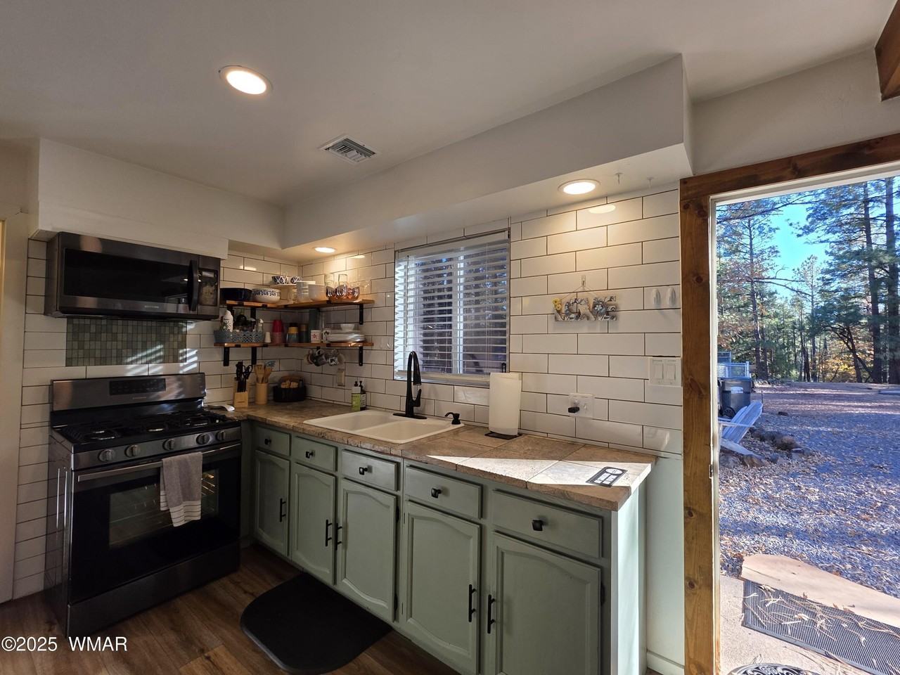 1468 W Walnut Ln - Photo 7 of 27