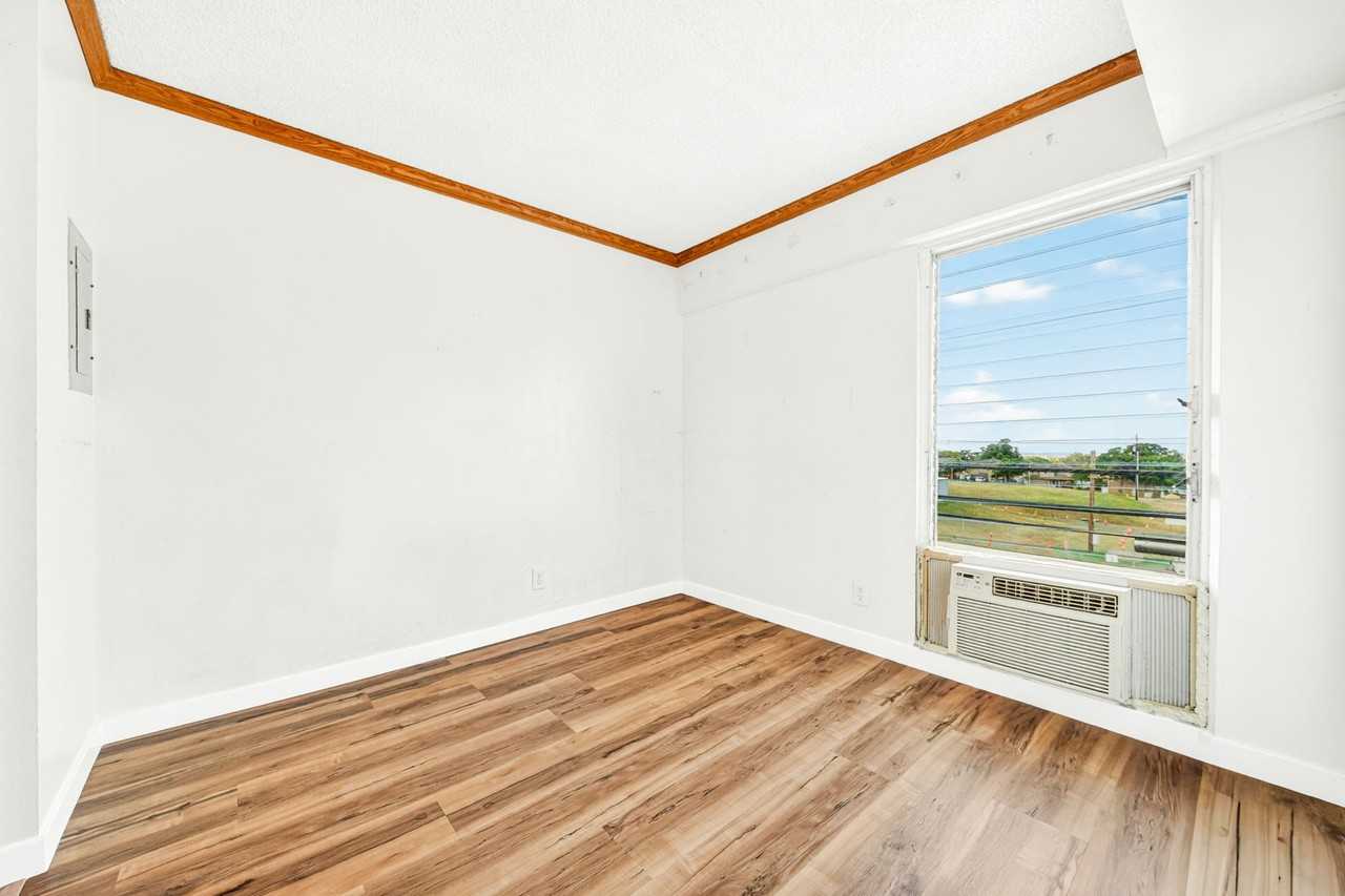3388 Salt Lake Blvd #204 - Photo 3 of 16