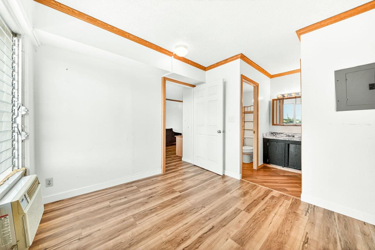 3388 Salt Lake Blvd #204 - Photo 4 of 16