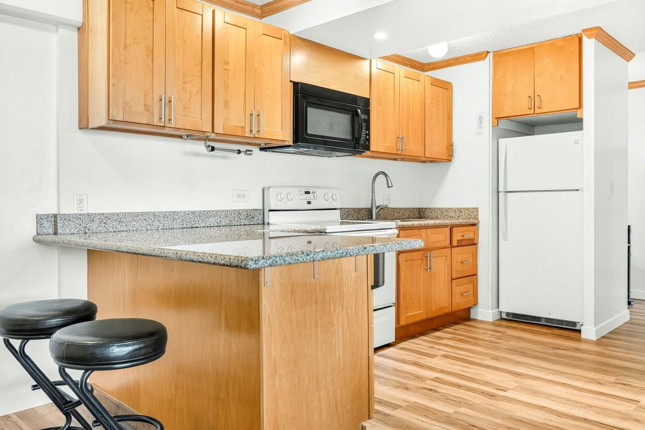 3388 Salt Lake Blvd #204 - Photo 7 of 16