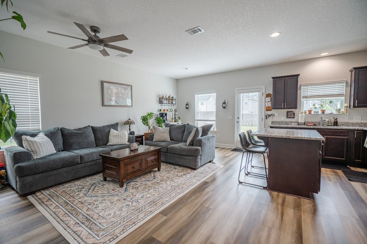 890 Grayson Ave #1 - Photo 6 of 36