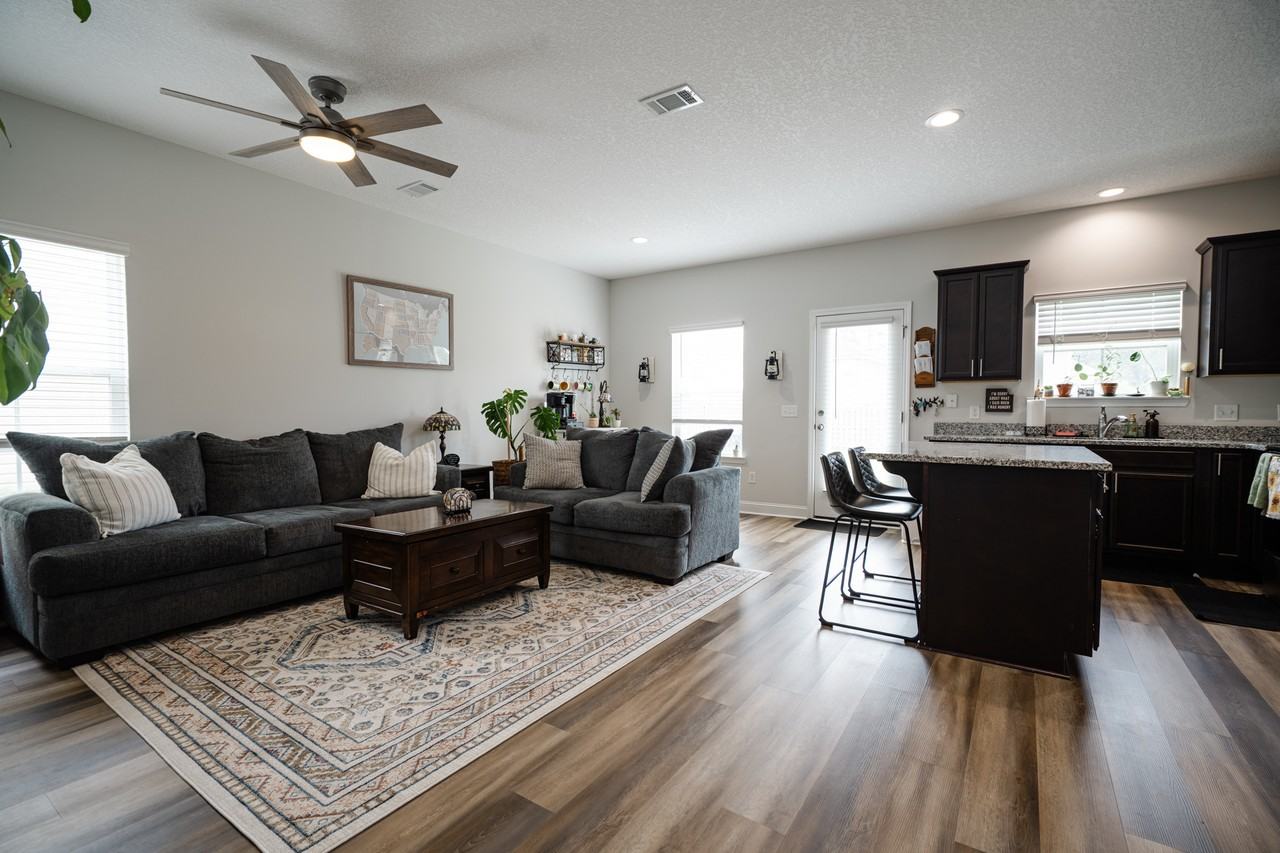890 Grayson Ave #1 - Photo 7 of 36