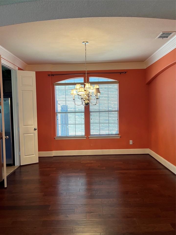 1343 Valley Vista Dr - Photo 4 of 21
