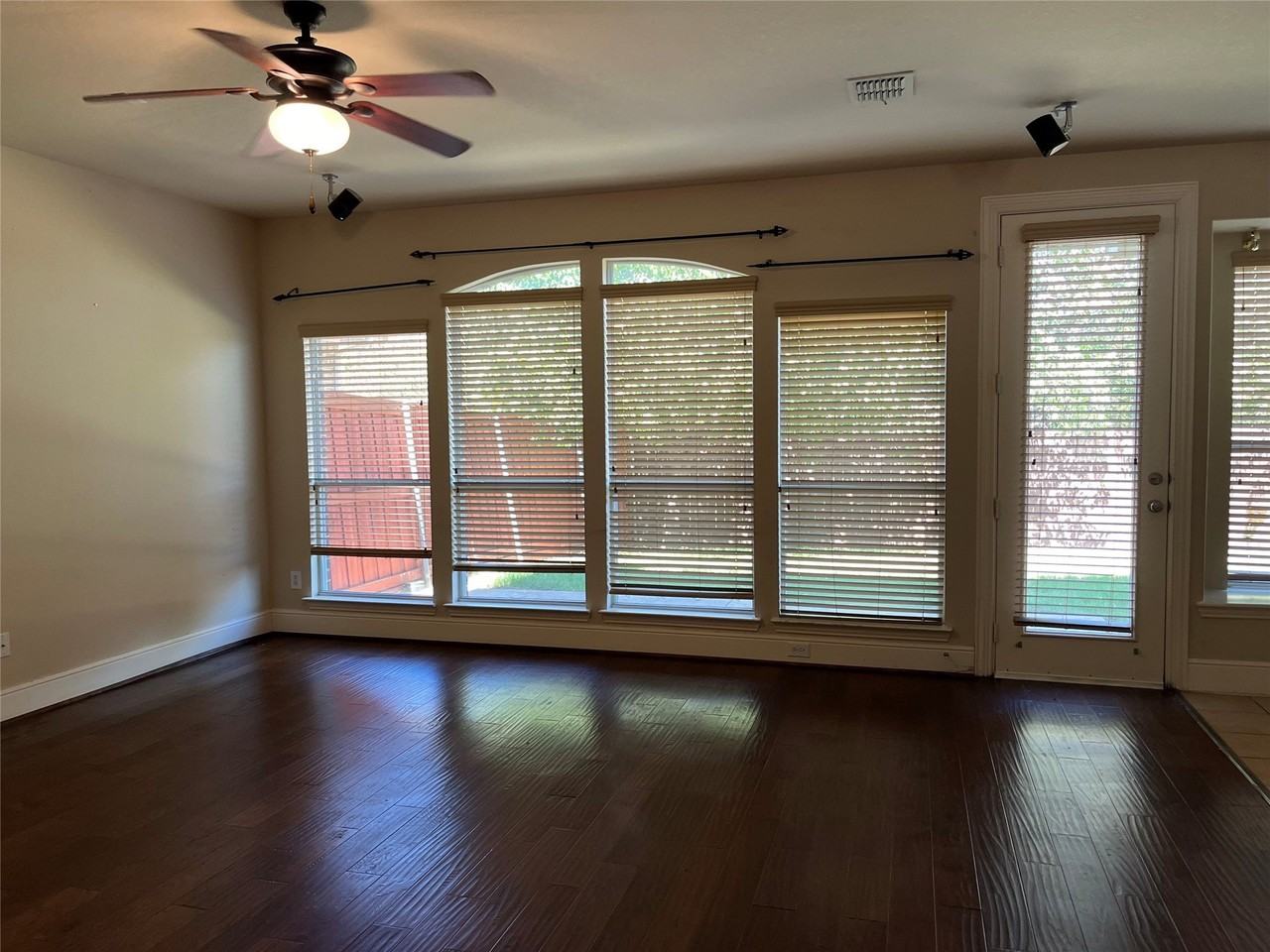 1343 Valley Vista Dr - Photo 5 of 21