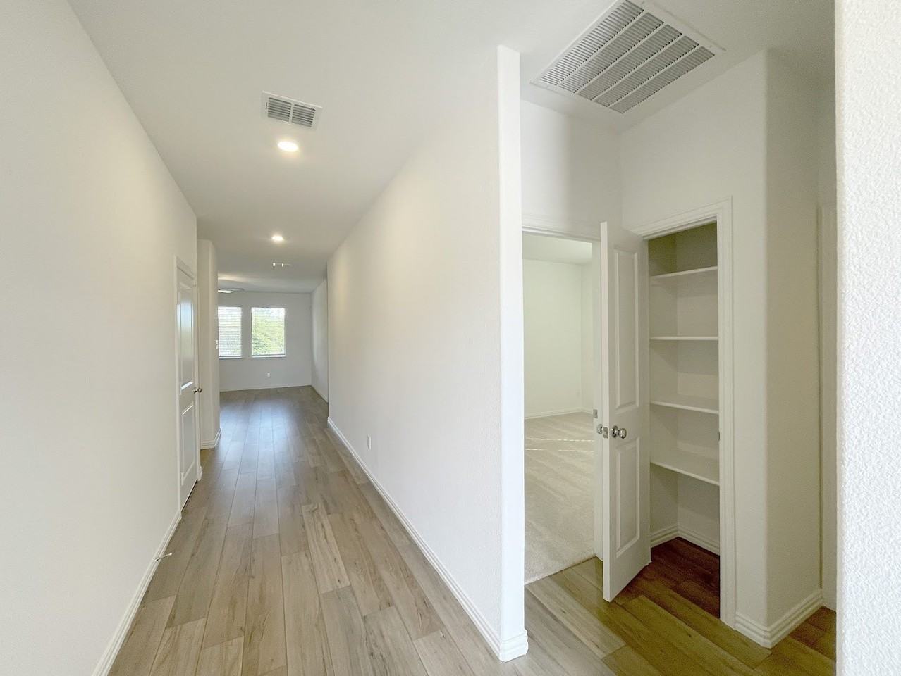 510 Macdonald Way - Photo 2 of 24