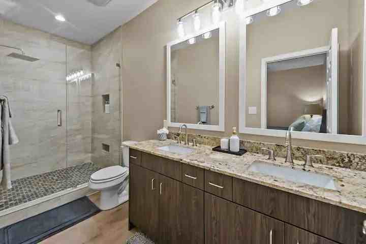 613 W Elm St #613 - Photo 7 of 10