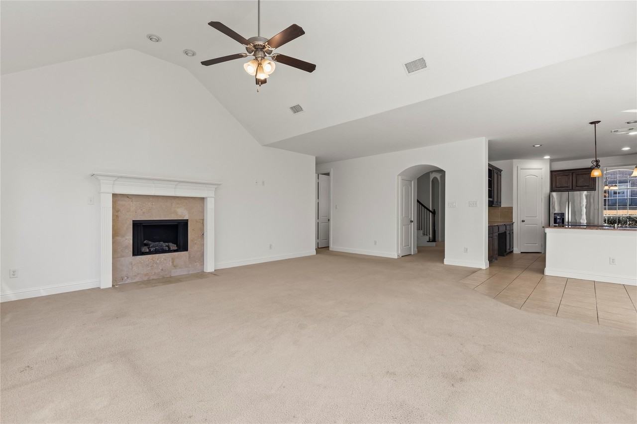 420 Preston Creek Dr - Photo 5 of 31
