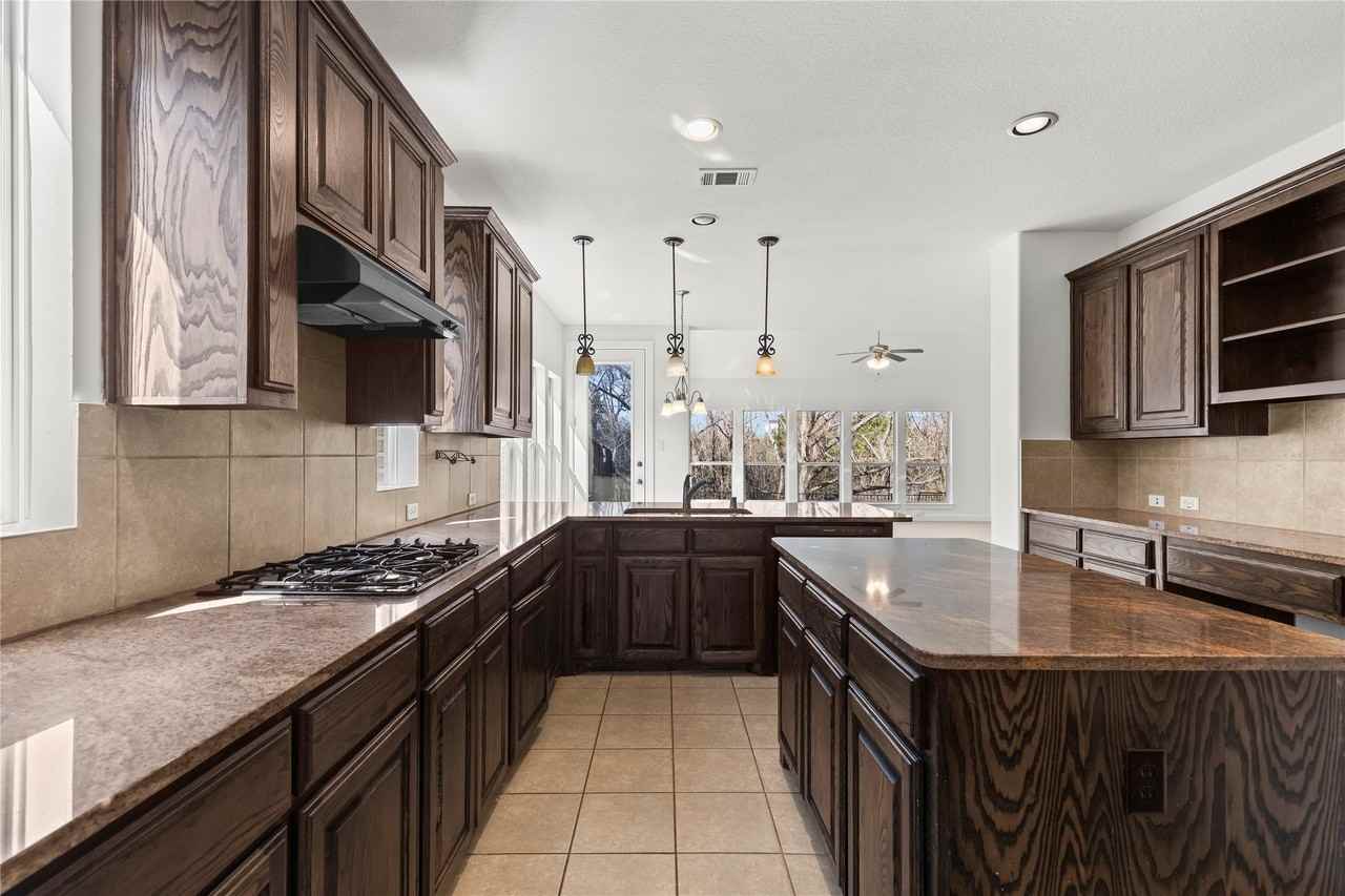 420 Preston Creek Dr - Photo 6 of 31