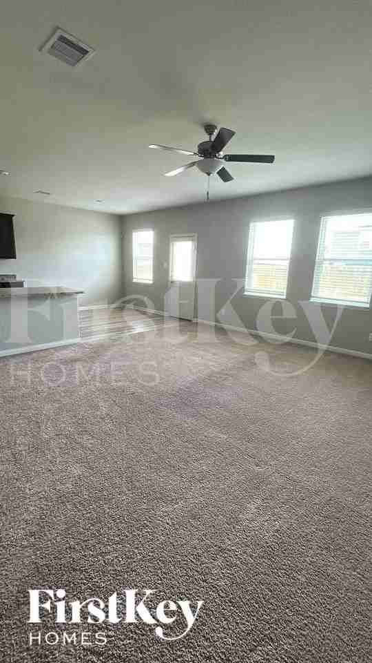 26716 Frost Dr - Photo 2 of 11