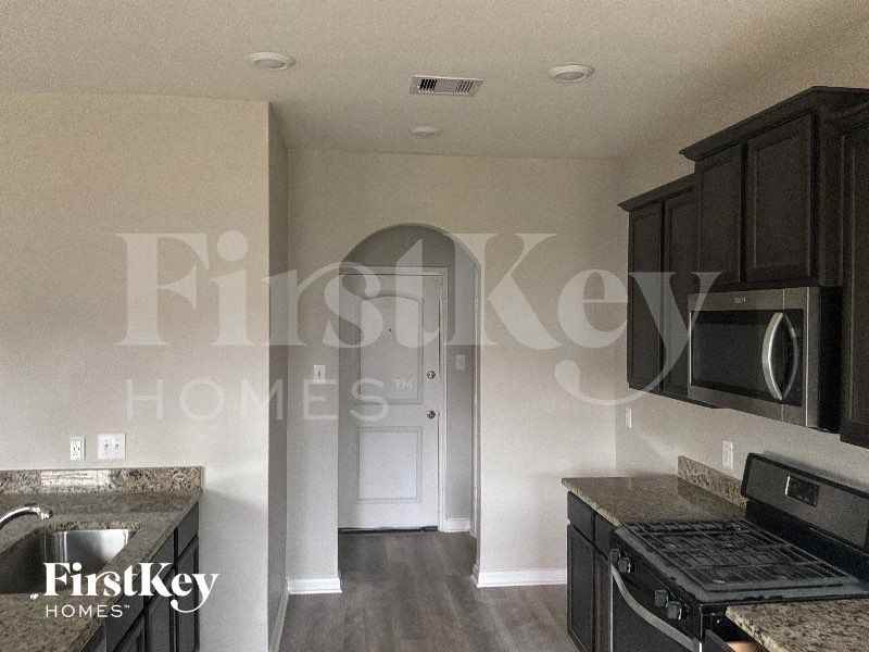 26716 Frost Dr - Photo 5 of 11