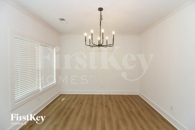 4979 Wilburn Ave - Photo 4 of 15