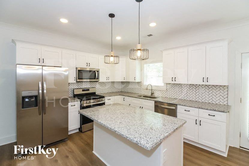 4979 Wilburn Ave - Photo 5 of 15