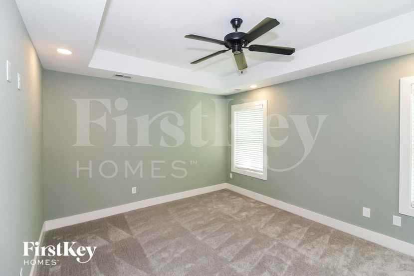 4979 Wilburn Ave - Photo 6 of 15