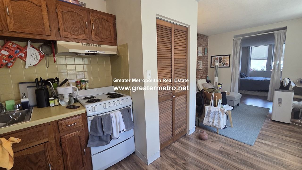 45 Charter St #8