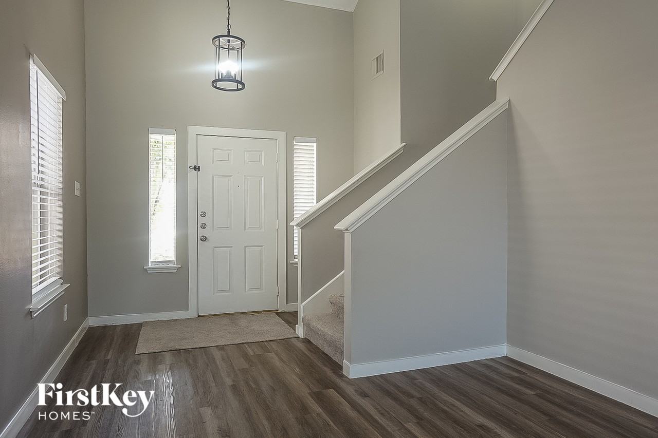 7311 Village Lake Dr - Photo 2 of 15