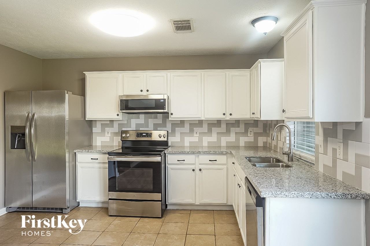 7311 Village Lake Dr - Photo 5 of 15