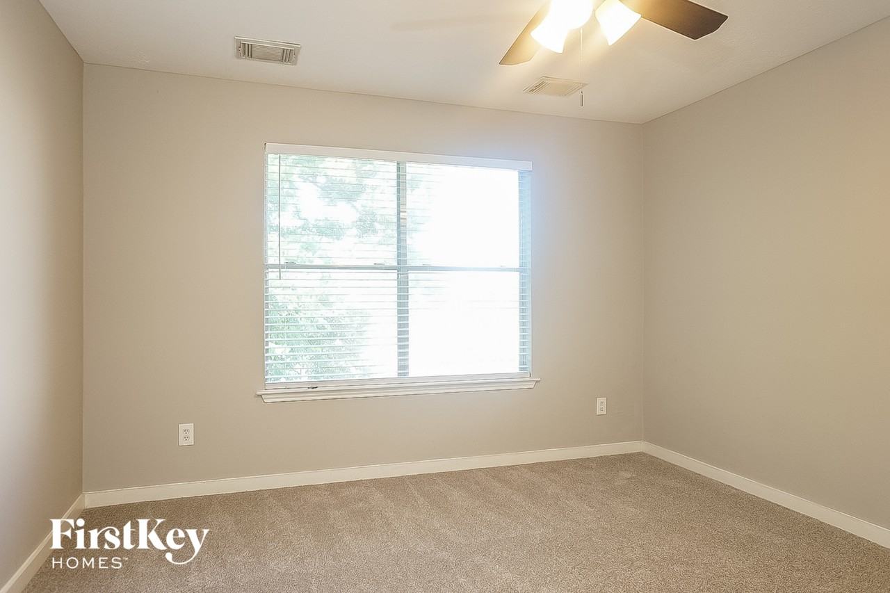 7311 Village Lake Dr - Photo 6 of 15