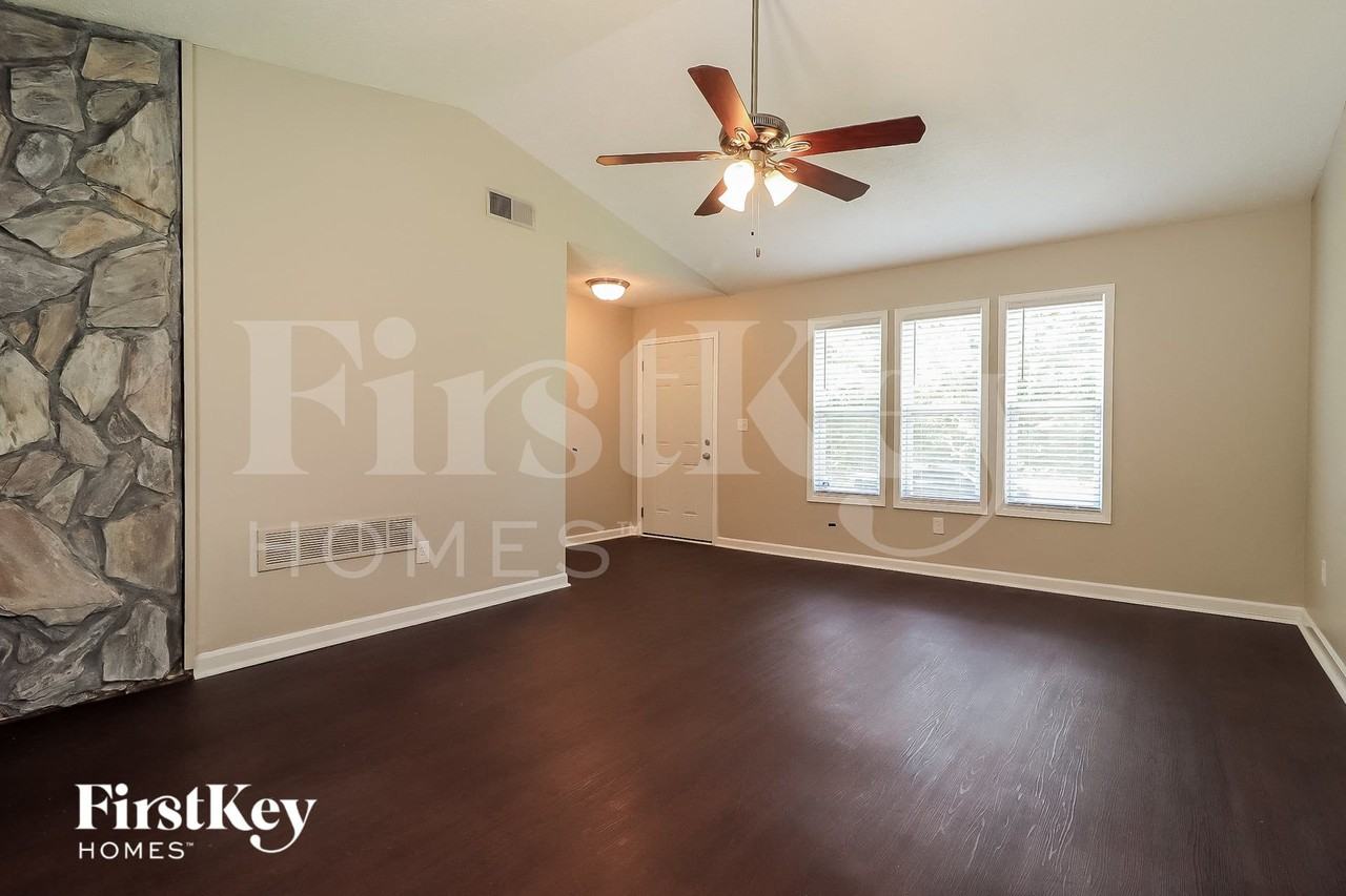 3247 Palomino Dr - Photo 4 of 15