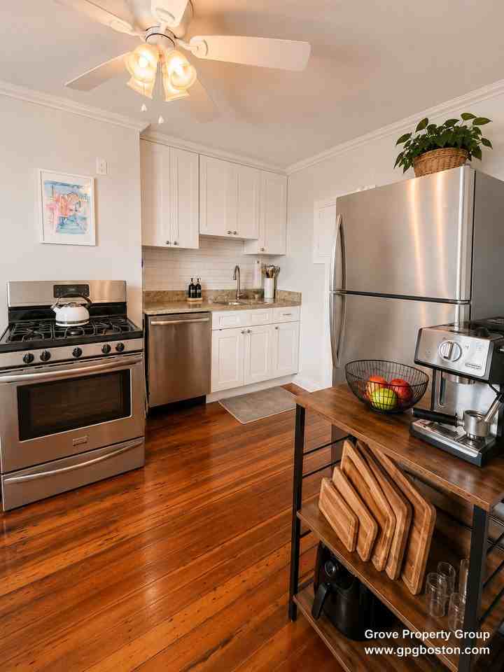 702 E Broadway #2L - Photo 3 of 13