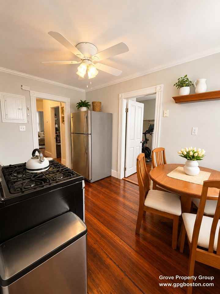 702 E Broadway #2L - Photo 4 of 13