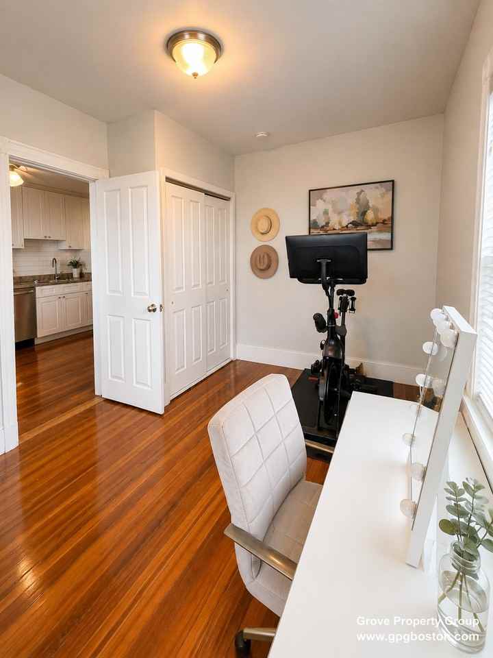 702 E Broadway #2L - Photo 5 of 13