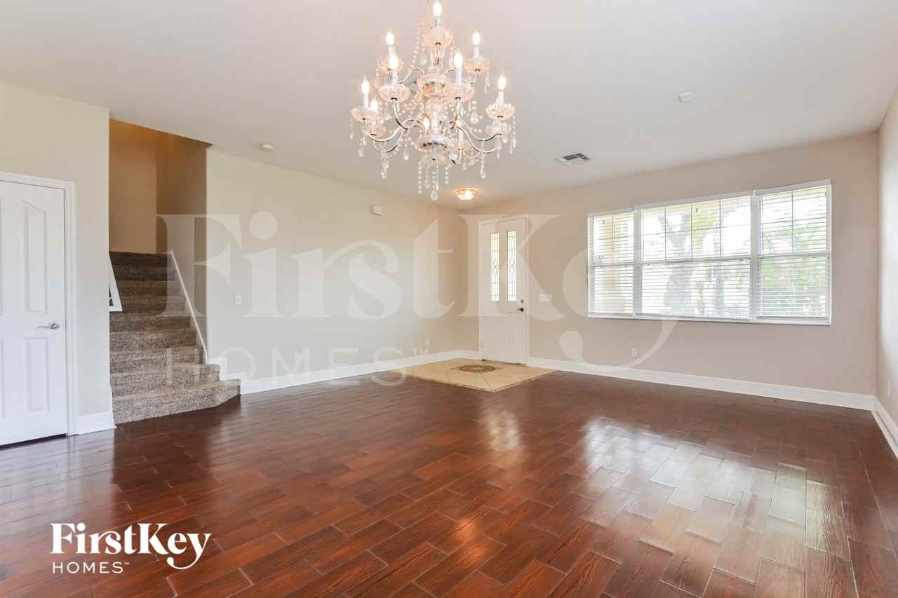 1214 Alapaha Ln - Photo 2 of 16