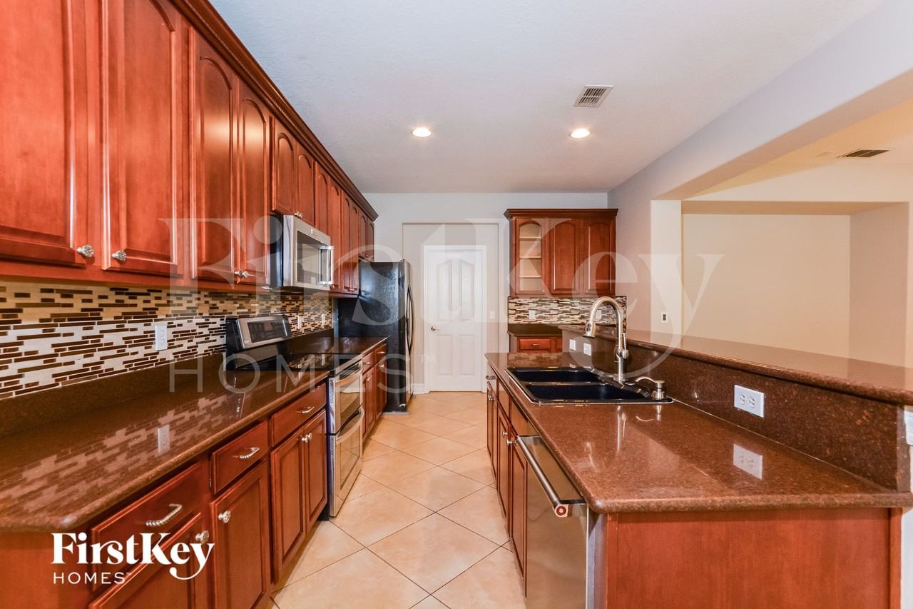 1214 Alapaha Ln - Photo 6 of 16