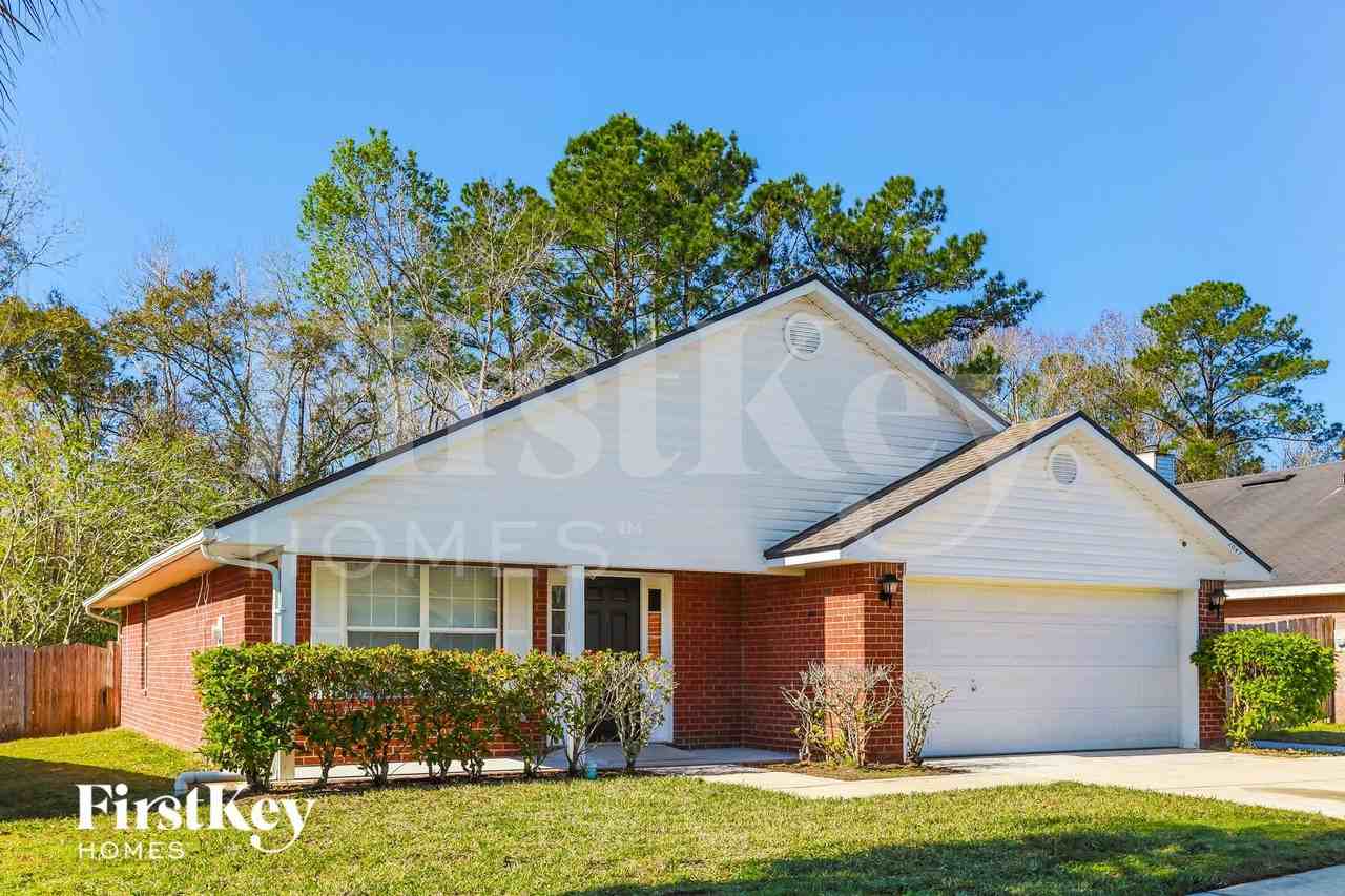 2047 Eclipse Dr - Photo 2 of 15