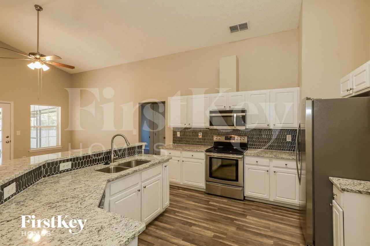 2047 Eclipse Dr - Photo 6 of 15