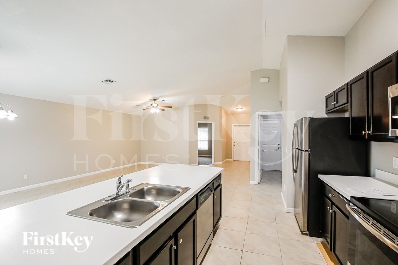 931 Se Thornhill Dr - Photo 6 of 16
